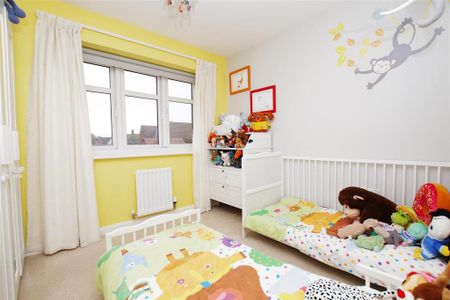 4 bedroom semi-detached house to rent - Photo 4