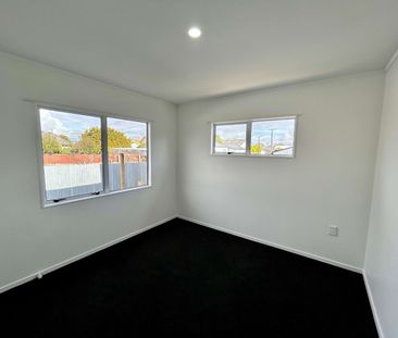 Charming 4-Bedroom Home for Rent in Hamilton East - Photo 1