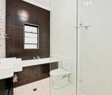 Oversized and Convenient Residence - Photo 5