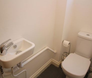 2 bedroom end of terrace house to rent - Photo 5