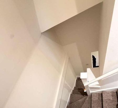 Bell Hill, Rothwell, NN14 - Photo 5