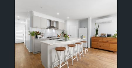 Low Maintenance & Beautifully Appointed! - Photo 4