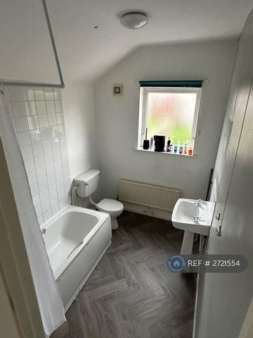 2 bedroom terraced house to rent - Photo 2