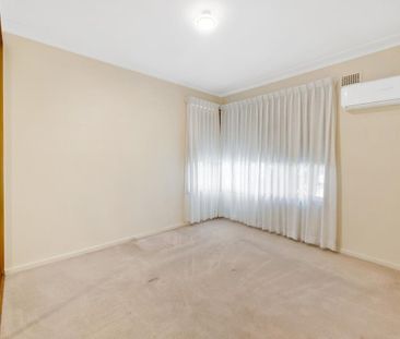 Three Bedroom Home with Nice Backyard! - Photo 2