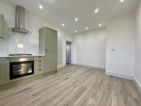 1 bedroom Apartment to let - Photo 3