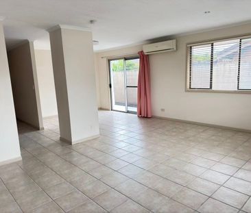 Lovely 3 bedroom family house in the heart of Bundall - Photo 2