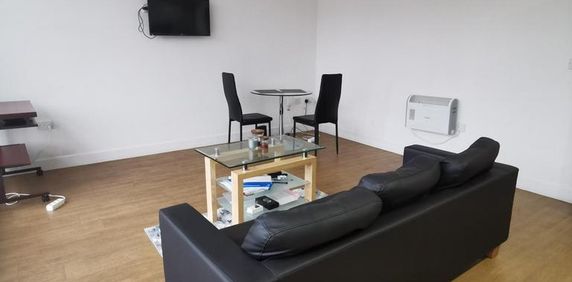 1 bedroom flat to rent - Photo 2