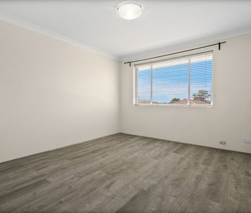 Renovated 2 Bedroom Oasis - Photo 3