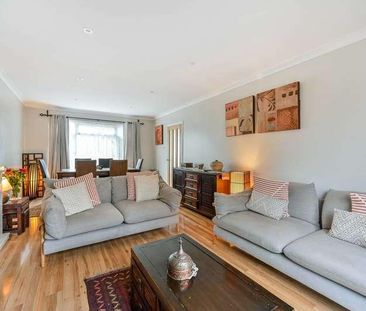 Cleveland Gardens, Worcester, KT4 - Photo 1