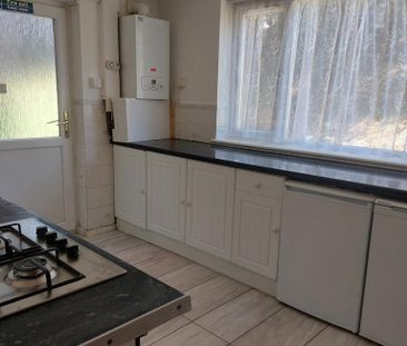 1 bedroom in a house share to rent - Photo 6