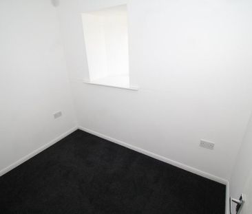 2 bedroom semi-detached house to rent - Photo 5