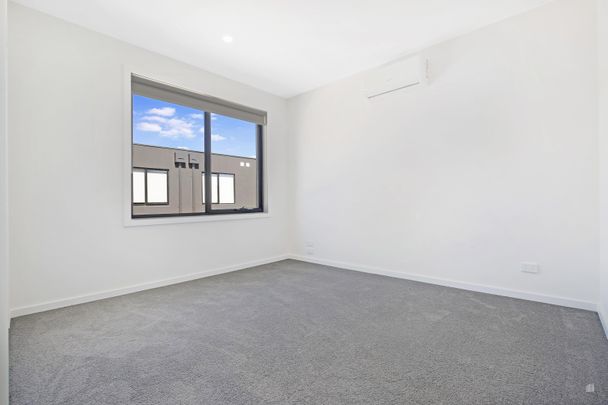 8 Bias Way, Hoppers Crossing VIC 3029 - Townhouse For Rent | Domain - Photo 1