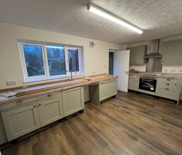 3 bedroom semi-detached house to rent - Photo 5