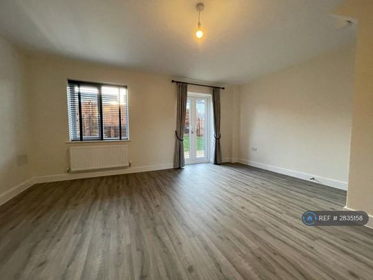 3 bedroom semi-detached house to rent - Photo 1