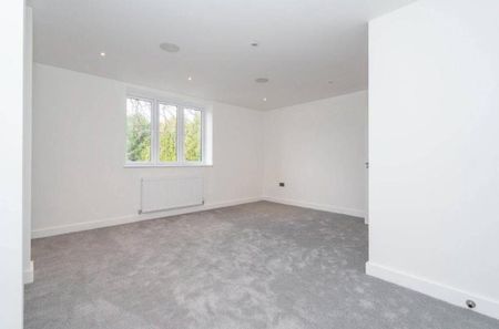 4 bed house to rent in Chapel Croft, Kings Langley, WD4 - Photo 2