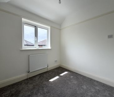 Western Avenue, Bromborough - Photo 4
