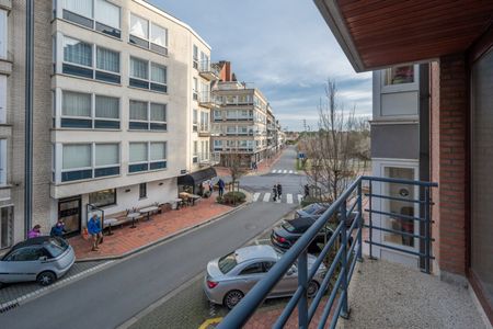 Zeer ruim gemeubeld appartement op wandelafstand van de Zee en de Dumortierlaan! - Photo 2
