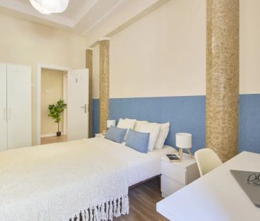 Room in a shared 11-bedroom apartment for rent in Lisbon, all bills... - Photo 4