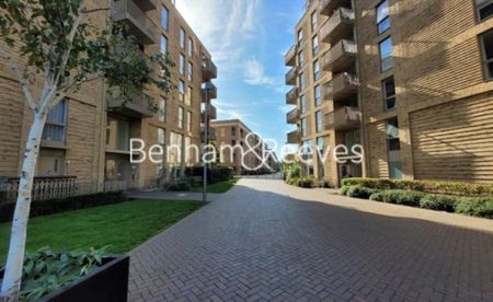 2 Bedroom flat to rent in Westmead Court, Adenmore Road, SE6 - Photo 4