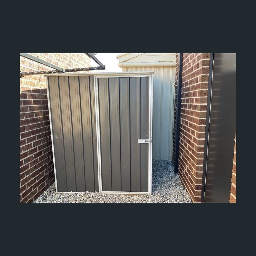 Modern Three Bedroom Home - Photo 1