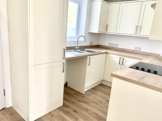 Avon Square, Upavon, Pewsey, SN9 - Photo 1