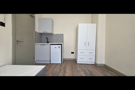Studio Flat, Laleham Road, SE6 - Photo 2