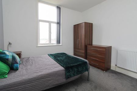 1 bedroom in a house share to rent - Photo 3