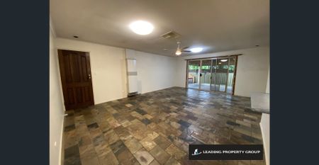 Spacious Townhouse - Photo 3