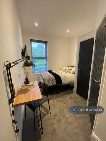 1 bedroom in a house share to rent - Photo 2