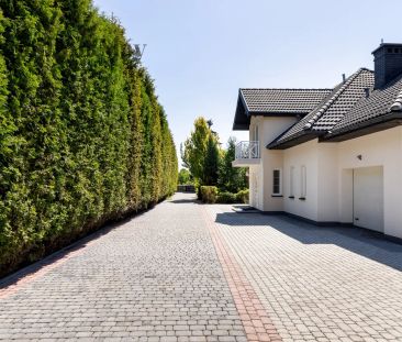 Luksusowy dom w Zabierzowie z 500 m2 ogrodem - Zdjęcie 2