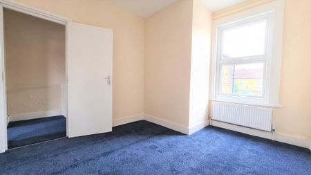 4 bedroom terraced house to rent - Photo 2