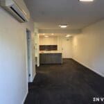 Spacious Courtyard Apartment - Photo 5