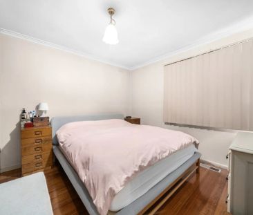 Family Comfort in a Quiet Pocket, Close to Shops & Schools - Photo 5