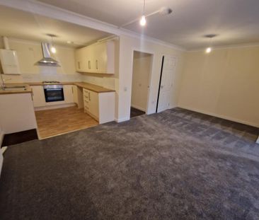 2 bedroom ground floor flat to rent - Photo 3