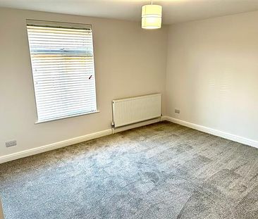2 Bedroom Terraced House For Rent in Markland Hill Lane, Bolton, Bolton - Photo 3