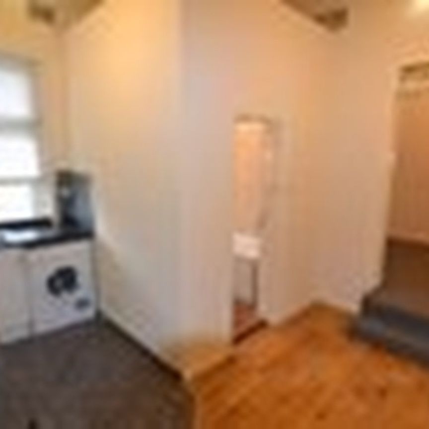 Studio Flat, High Road Leytonstone, E11 - Photo 2