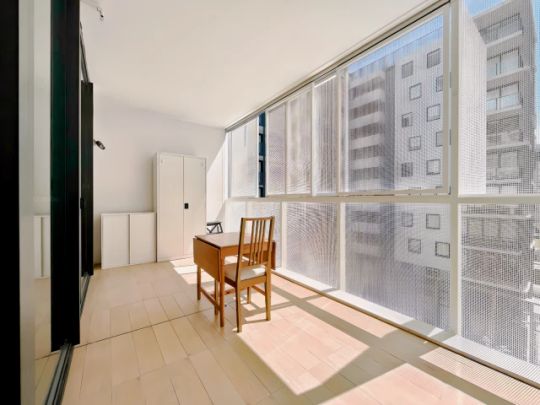 12 Paul St, Sydney - Photo 1