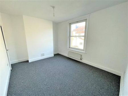 4 bedroom townhouse to rent - Photo 3