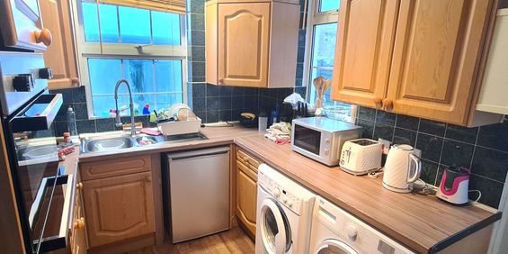 Kings Drive Room 5 - Photo 3