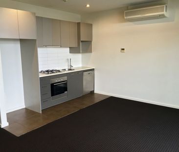 Modern Apartment in the Heart of New Port - Photo 2