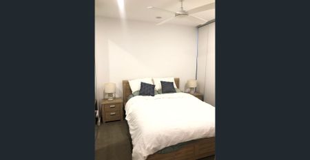 Fully Furnished 1-Bedroom Apartment with Secure Parking in the Heart of South Brisbane – $730/w until 14 July 2026, then $740/w from 15 July 2026 - Photo 3