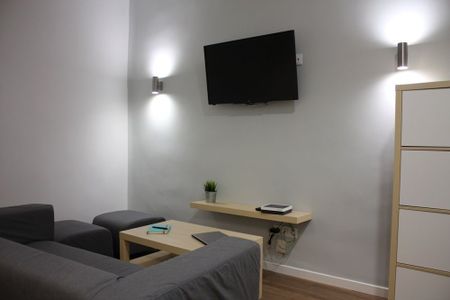 Room with balcony in Lavapiés - Photo 2