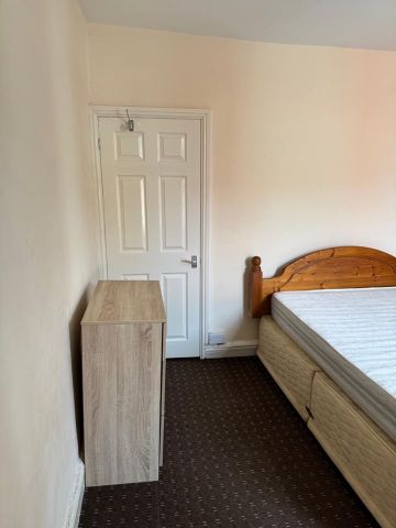 2 Bed Flat, Ellerton Road, S5 - Photo 4