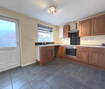2 bedroom semi-detached house to rent - Photo 5
