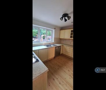 3 bedroom semi-detached house to rent - Photo 3