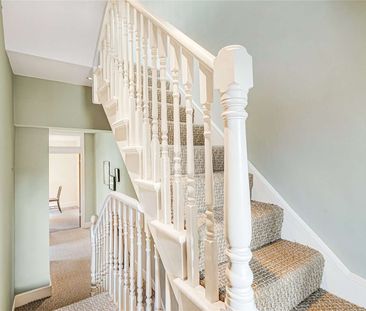 A classy four bedroom family home with excellent entertaining space. - Photo 5