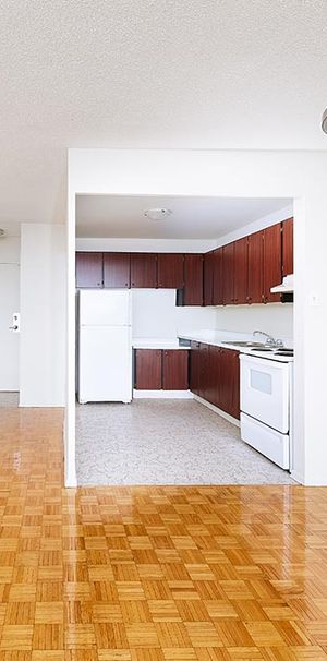 Large 2 Bedroom in Central Mississauga - Photo 1