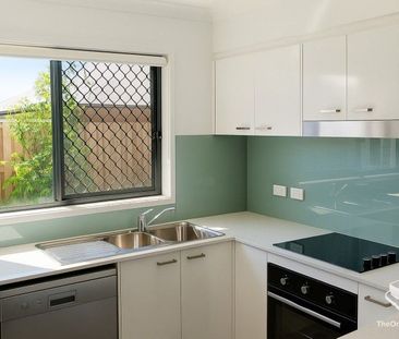 Modern Townhouse, 3 Bedrooms + Study nook, Available From 13/12/2025 - Photo 1