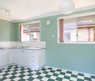 Walk to town - Photo 3