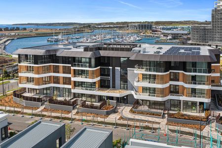 Stunning ground floor unit in the heart of Shell Cove Marina! - Photo 5